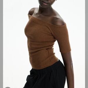 H&M Short Sleeve rib knit off the shoulder Brown top